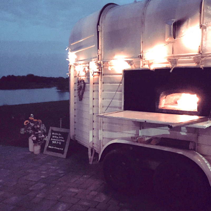 Wood Fired Pizza Horsebox at night